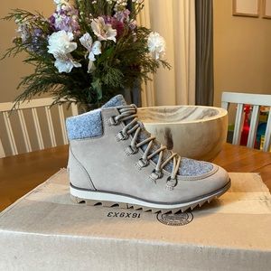 SOREL Harlow Lace Cozy style